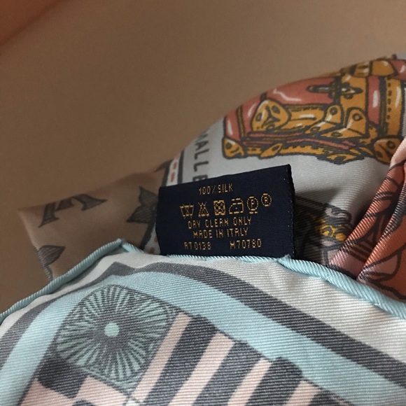 SOLD Authentic LV scarf - Picture 5 of 7